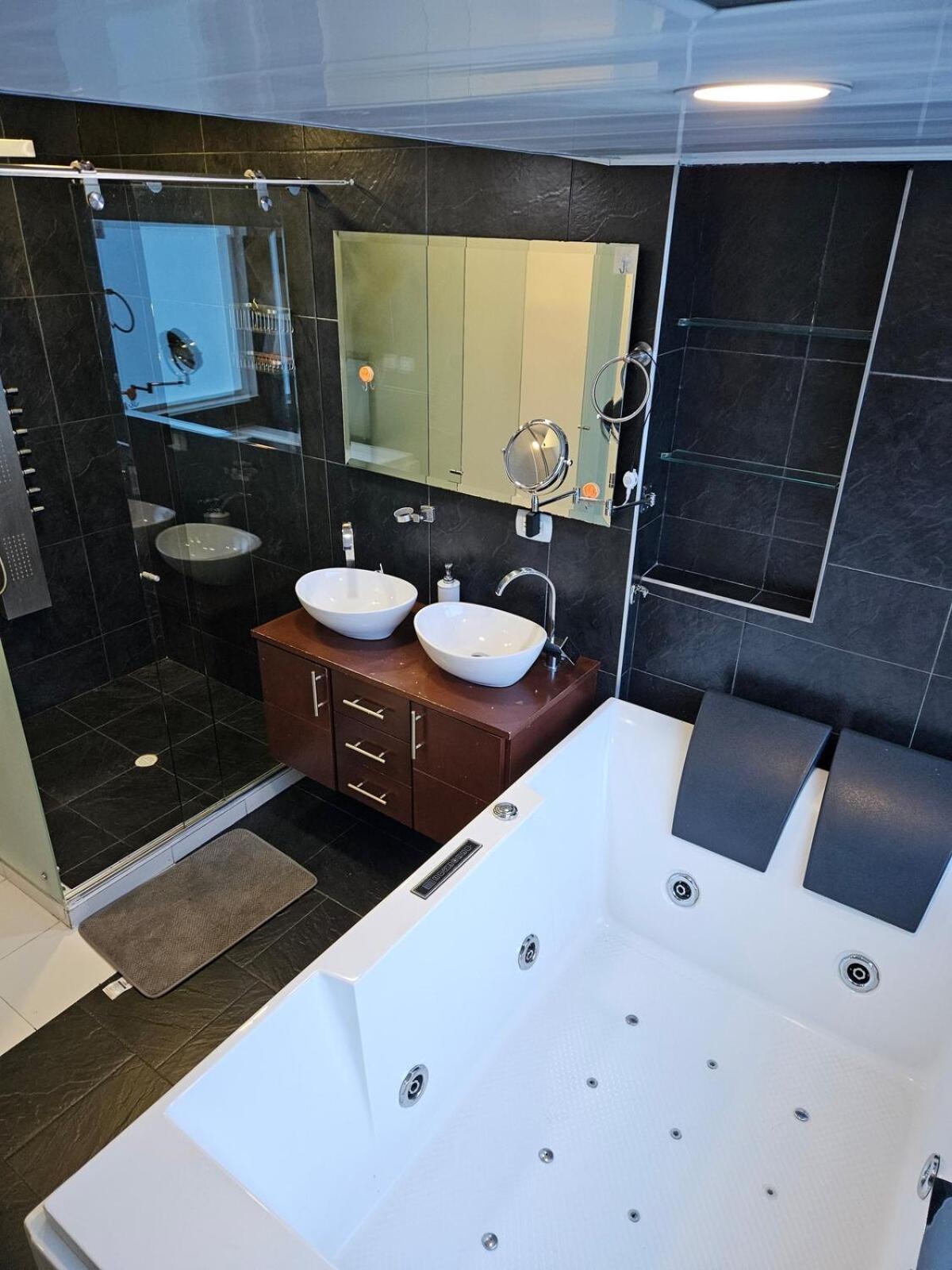 Casa De Lujo En Bogota, Jacuzzi, Patio, Bbq *
